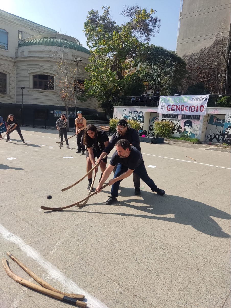 Participantes del taller de Palín jugando en la FCFM